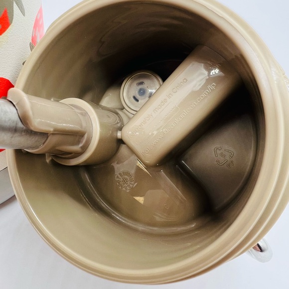 Klean Kanteen Strawberry Print Insulated Water Bottle - Cream & Red 12 Ounce - Picture 9 of 13